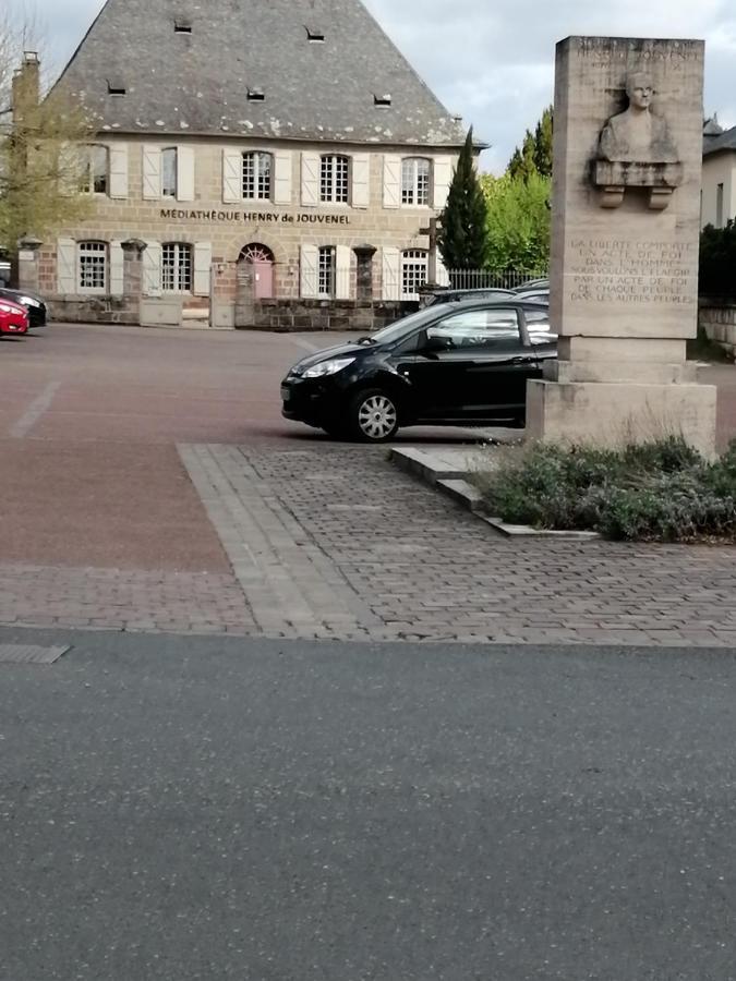 Spacieuse Idealement Situee Varetz
